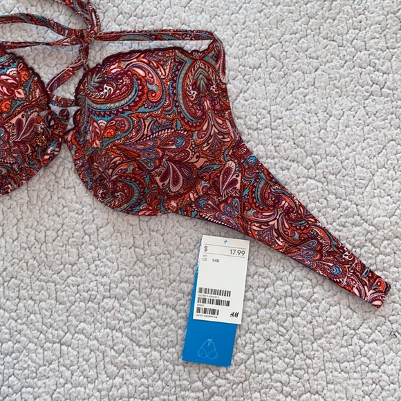 Bikini - Picture 5 of 10